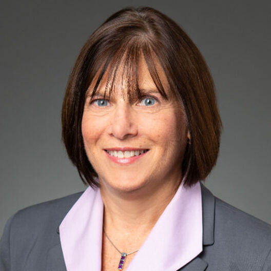 Laura Barzilai Headshot