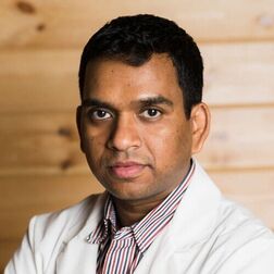 Nichenametla Headshot